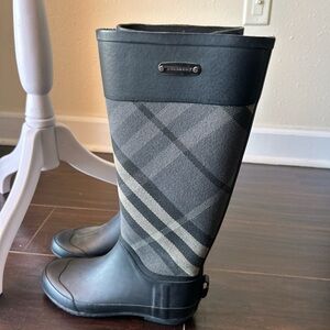 Burberry boots